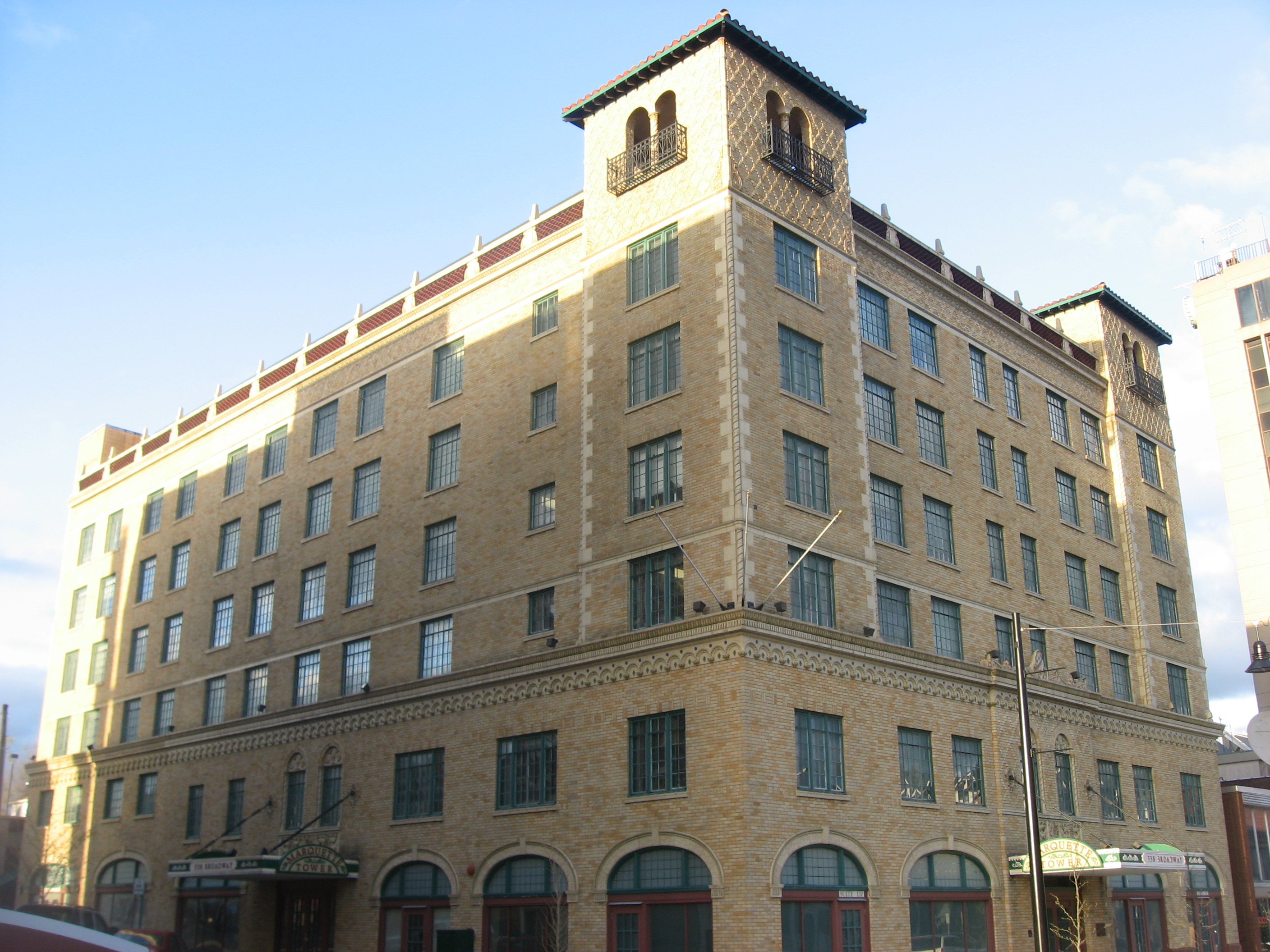Contexto · el Marquette Hotel, Cape Girardeau, Misuri (edificio de 1928)