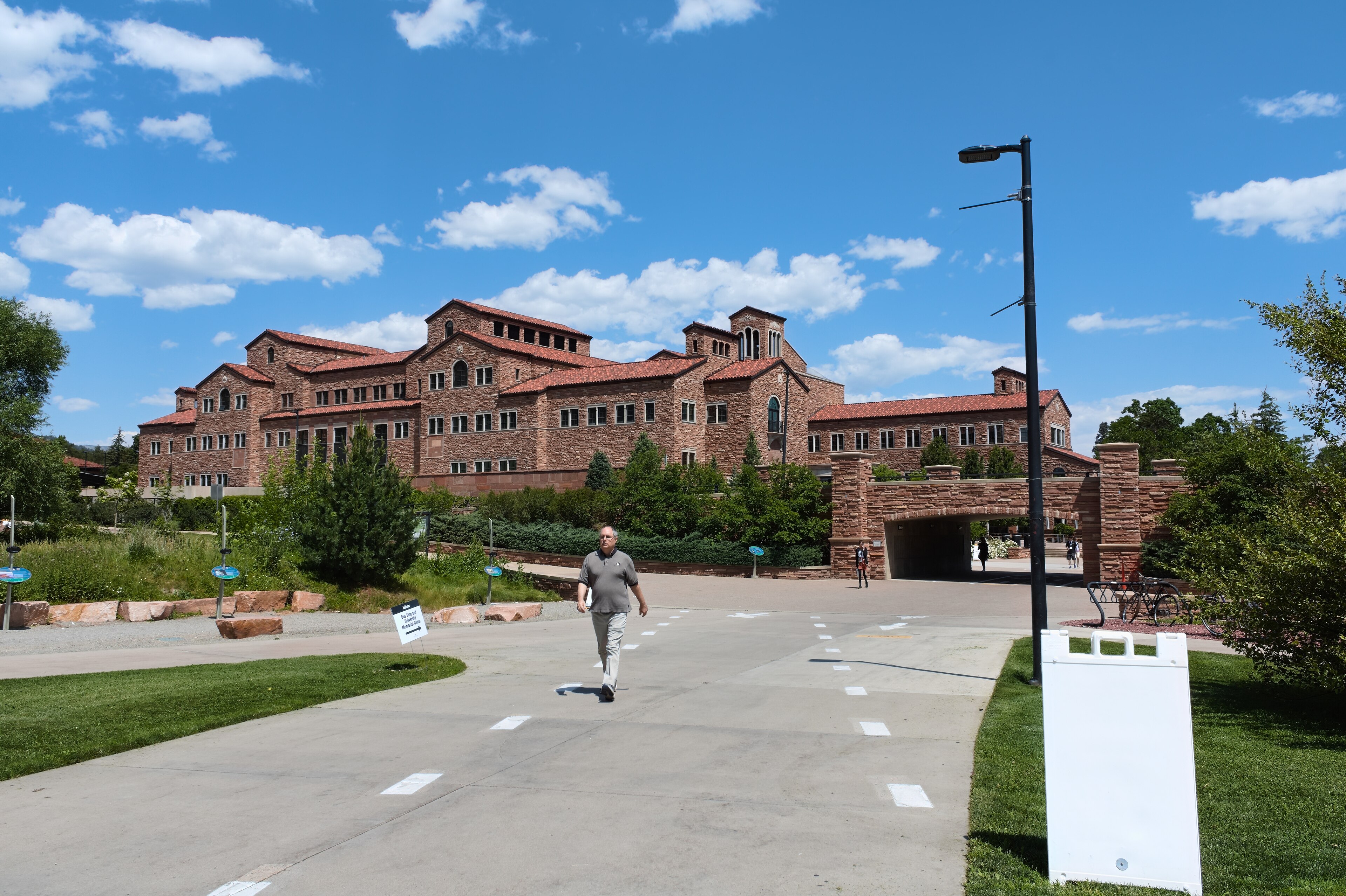Contexto · la Universidad de Colorado en Boulder, donde se redactó el Informe Condon
