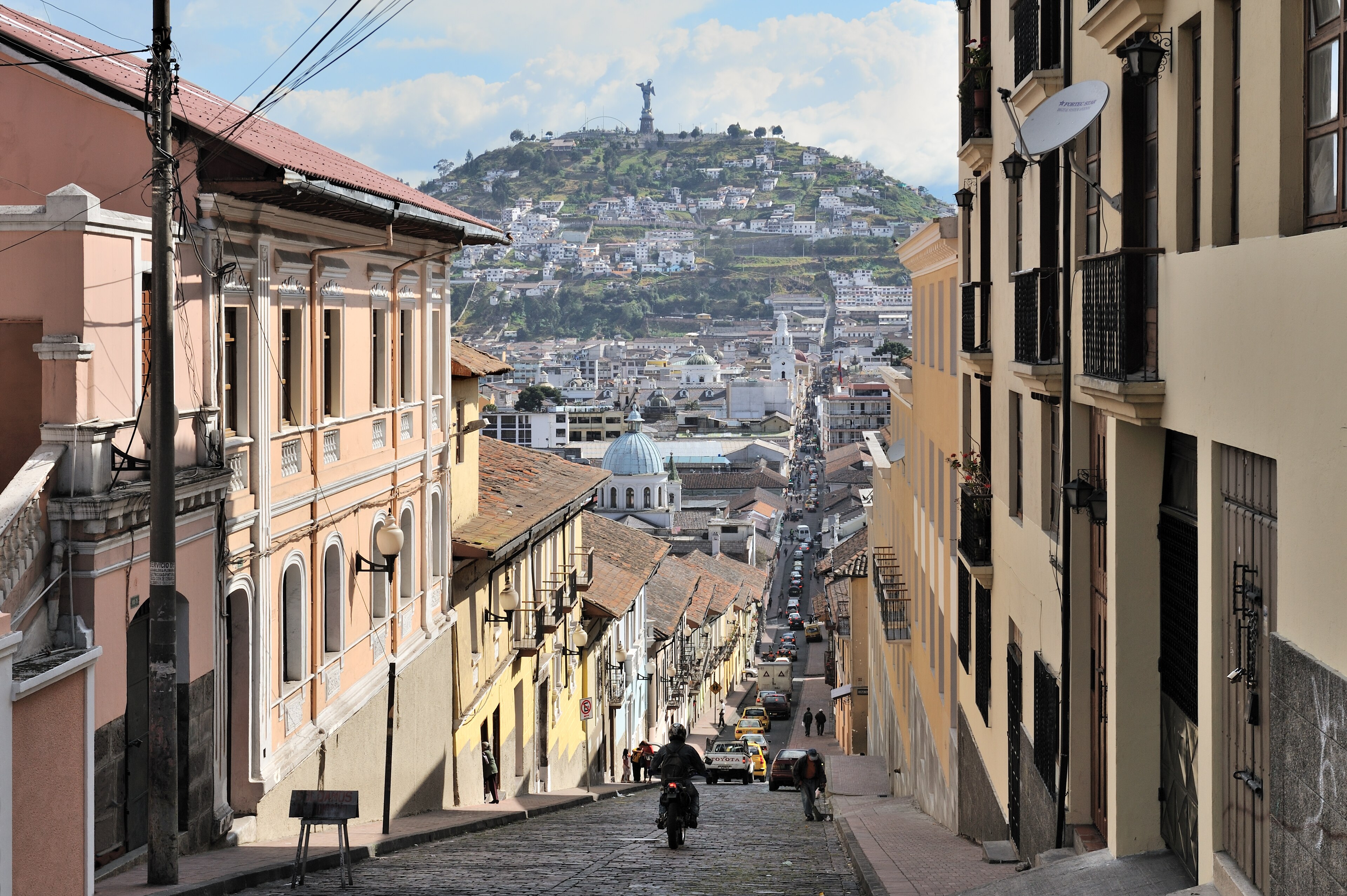 Contexto · Quito (Ecuador), sede de la Fuerza Aérea Ecuatoriana