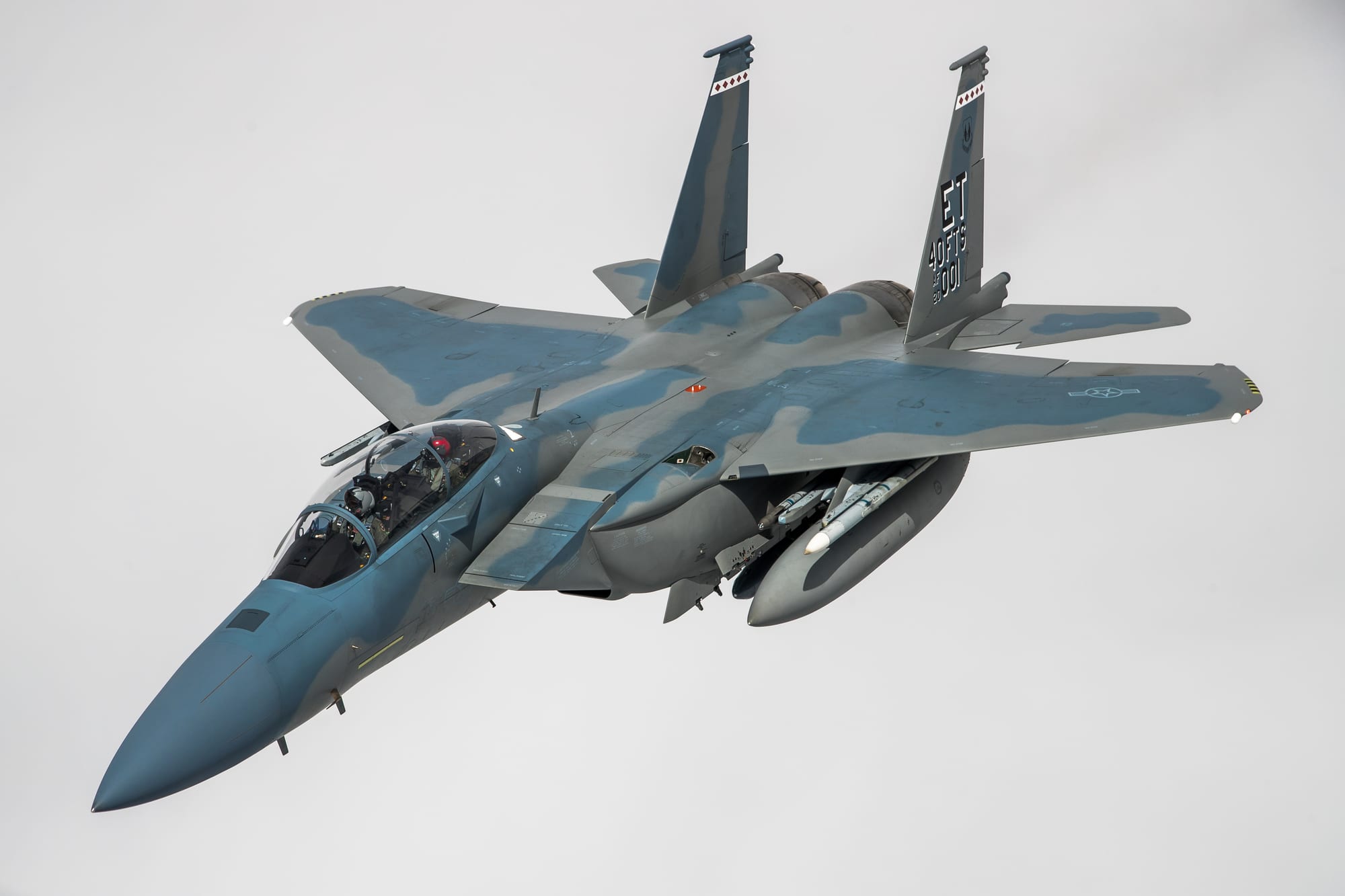 Contexto · un F-15 Strike Eagle de la USAF, del tipo derribado sobre Irán en 2026