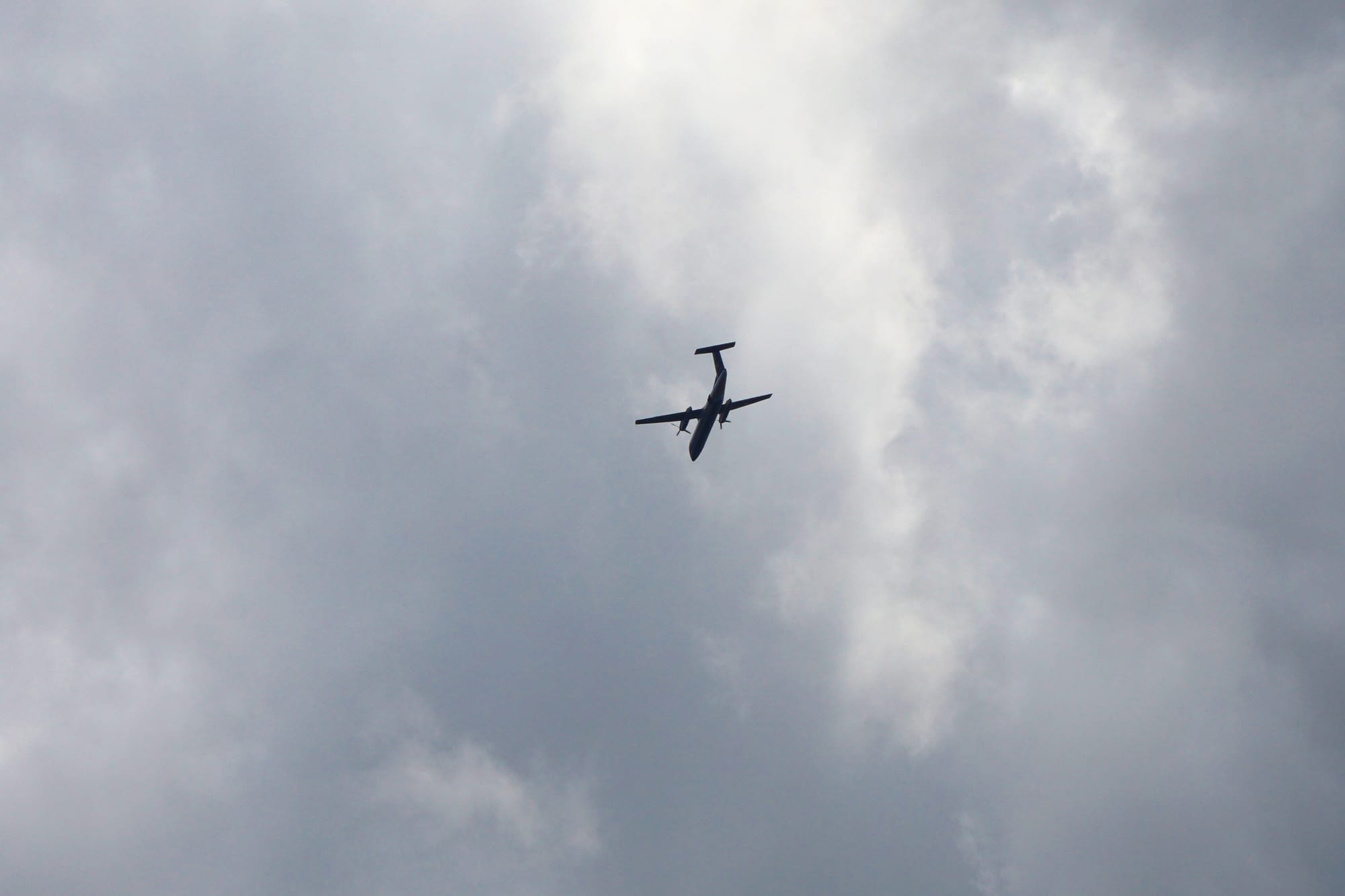 Contexto · un Fairchild F-27, del tipo del avión de PLUNA escoltado por la luz