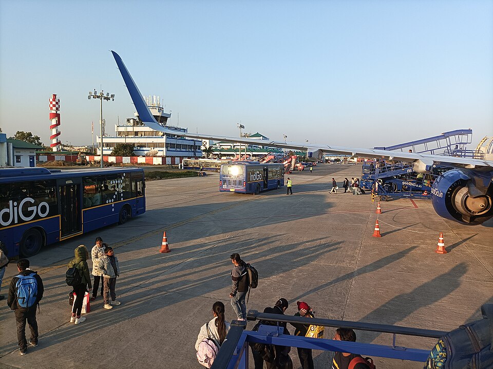 Contexto · la plataforma y la torre de control del aeropuerto de Imphal, sobre la que se vio el objeto
