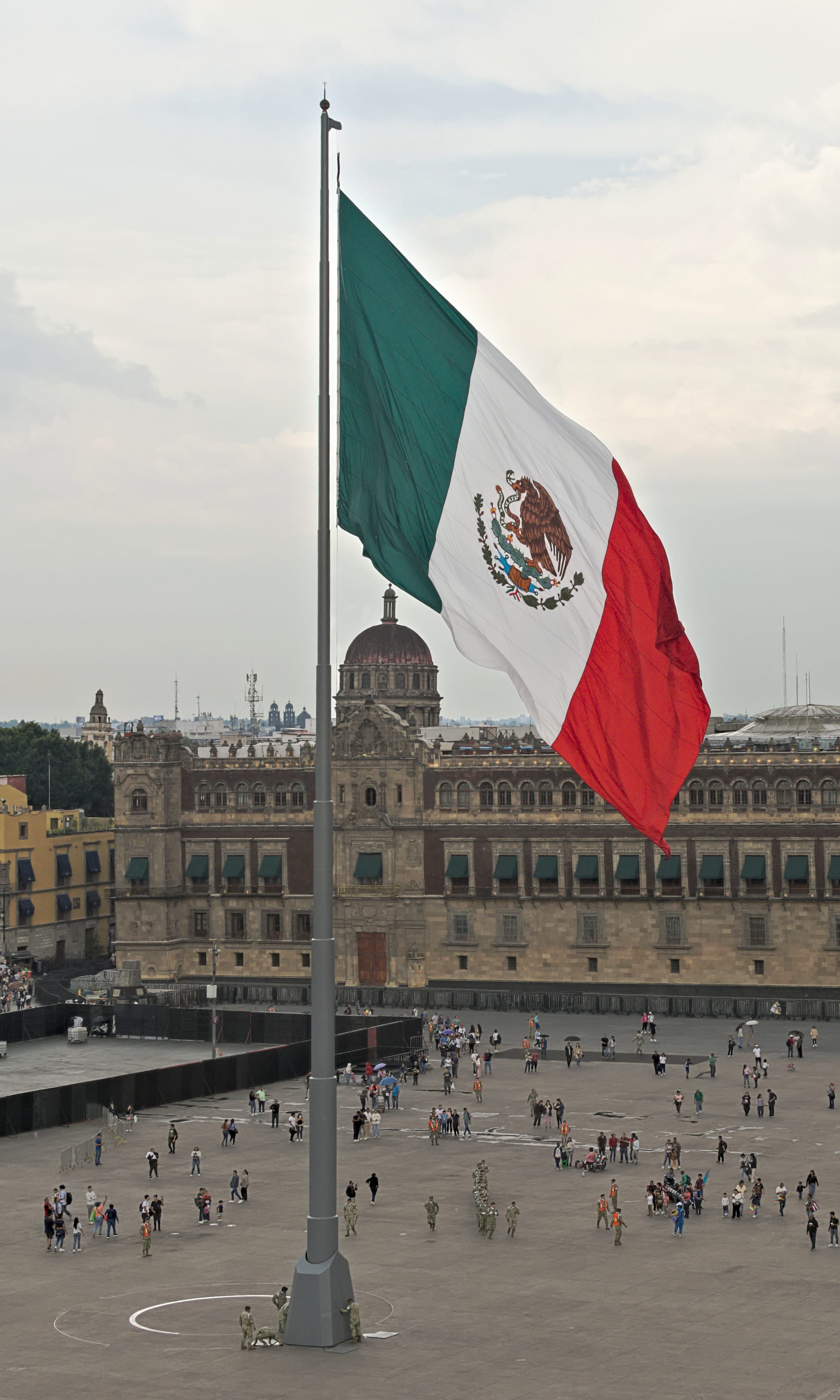 Contexto · el Zócalo de Ciudad de México, bajo el eclipse total del 11 de julio de 1991