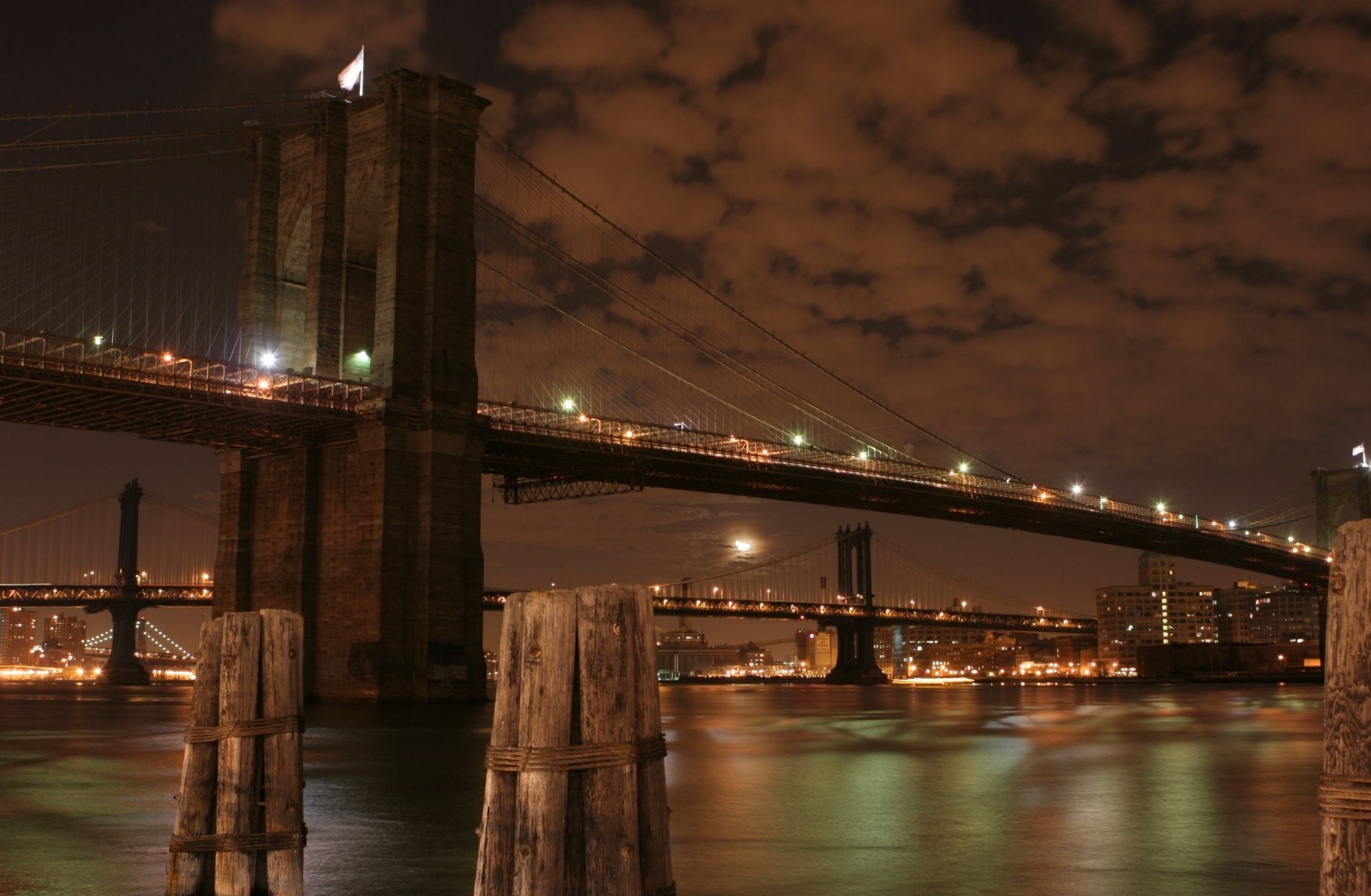 Contexto · el puente de Brooklyn, cerca del alegado suceso de Linda Napolitano
