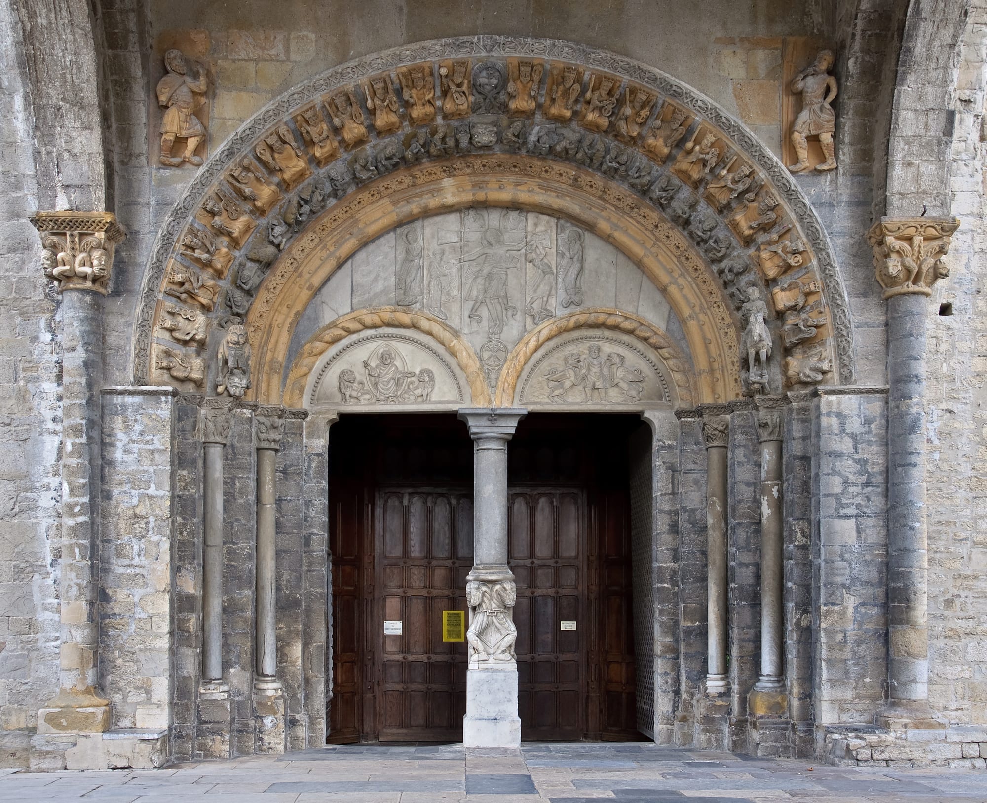 Contexto · Oloron-Sainte-Marie (Francia), donde cayeron los 'cabellos de ángel' de 1952
