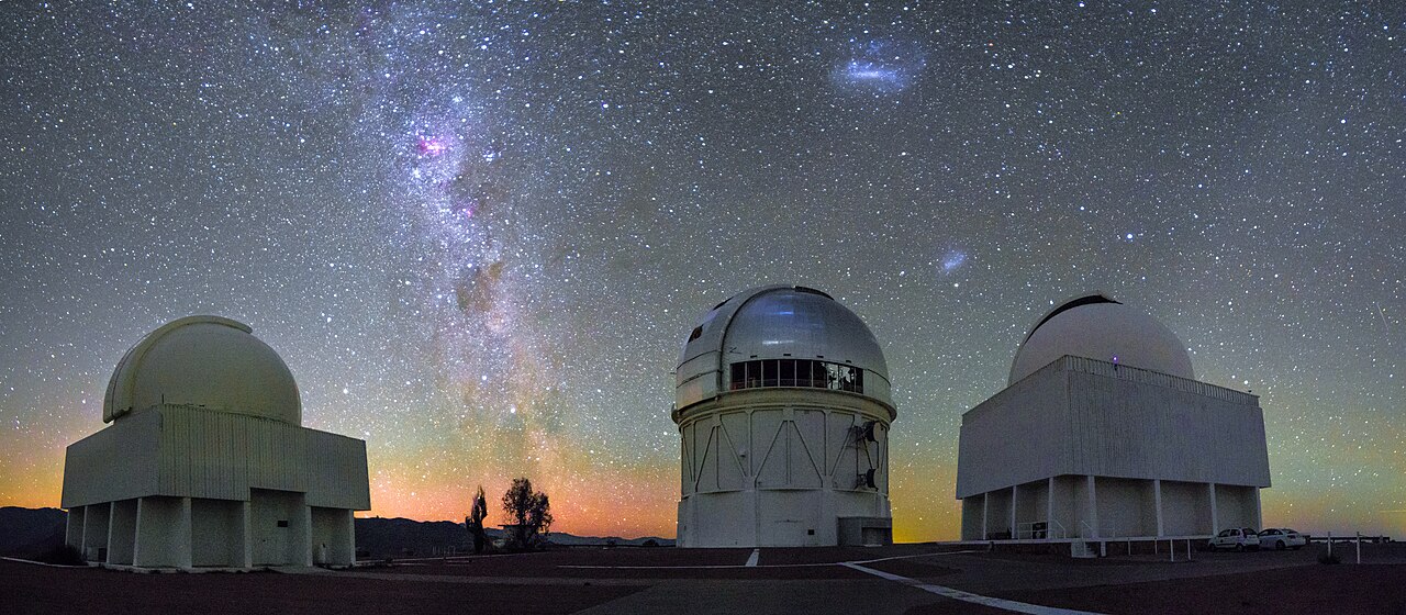 Contexto · las nubes de Magallanes sobre el cerro Tololo, en Chile