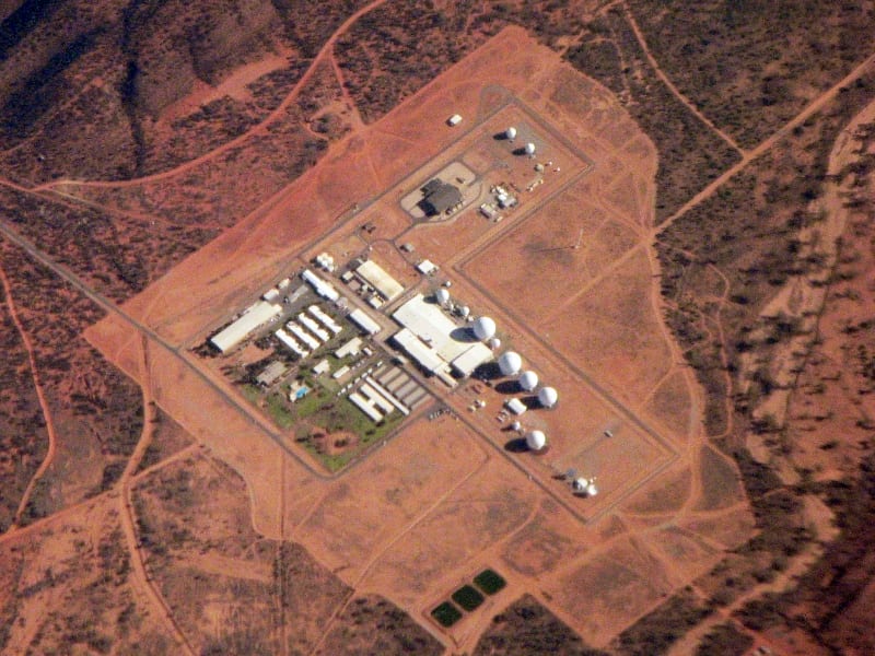 Contexto · la instalación de Pine Gap, cerca de Alice Springs (Australia)