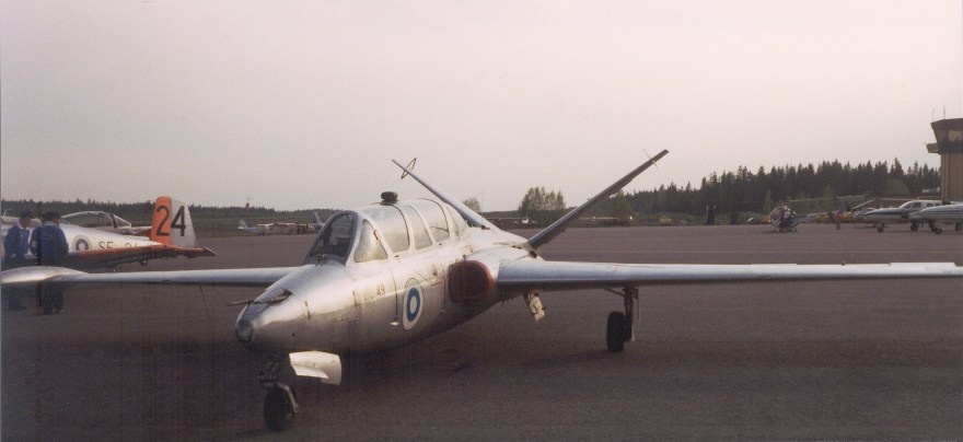 Fouga Magister FM-49 de la Fuerza Aérea finlandesa en Tampere-Pirkkala (1982), el modelo de reactor de entrenamiento que persiguió los objetos en Pori. Imagen de contexto, no del suceso.