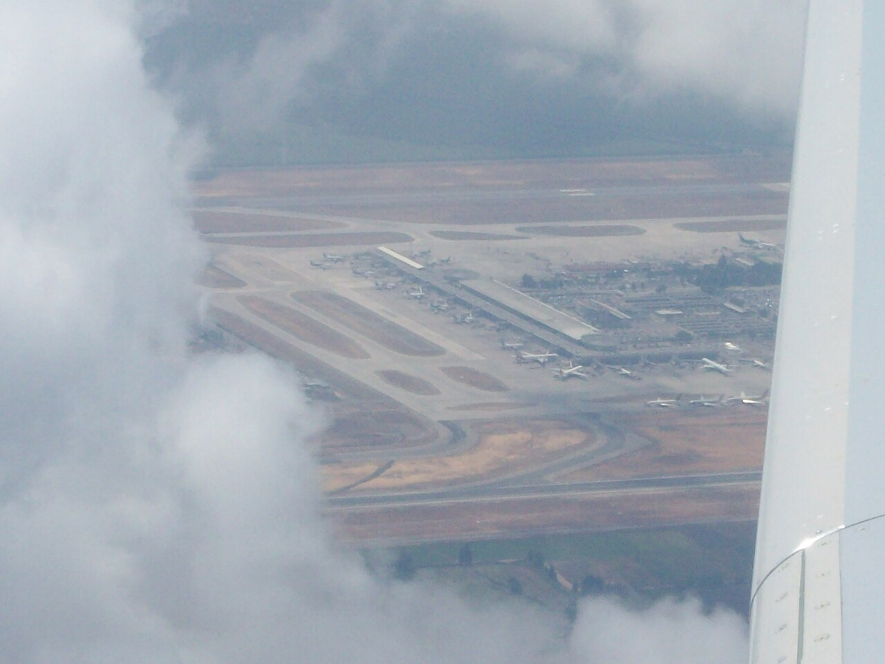 Contexto · el aeropuerto Arturo Merino Benítez desde el aire, en 2014
