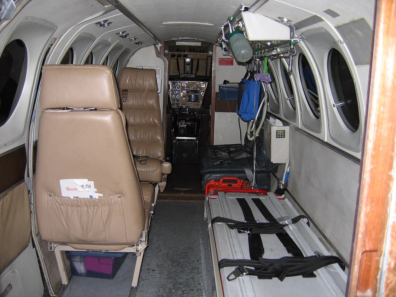 Contexto · un Beechcraft King Air 200 configurado como avión ambulancia