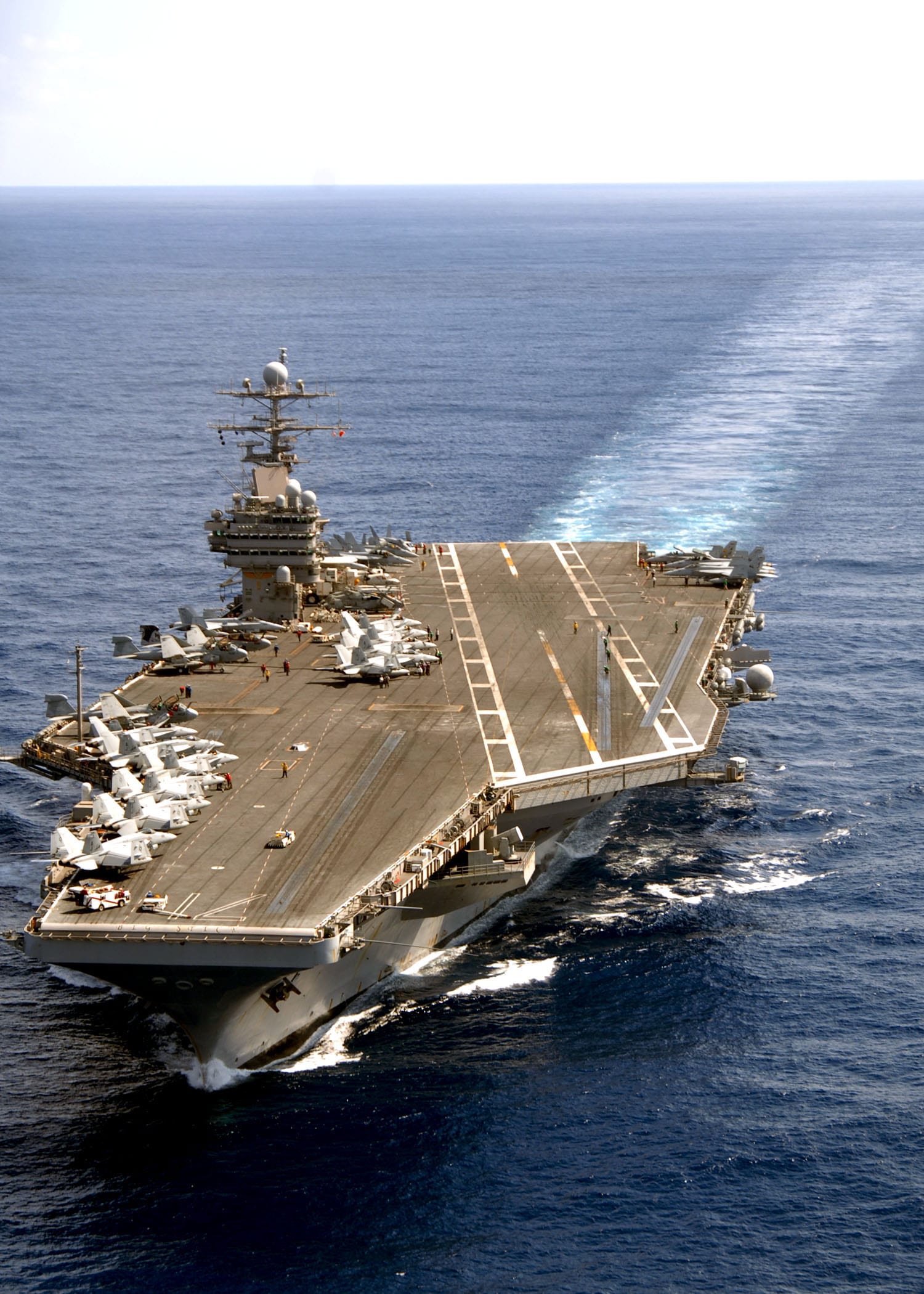 Contexto · el portaaviones USS Theodore Roosevelt, cuyos pilotos registraron los objetos (Gimbal/GoFast)
